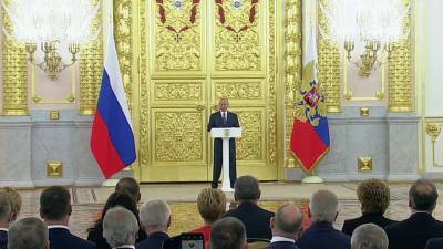 Президент говорил с членами Совета Федерации о работе после принятия поправок в Конституцию РФ