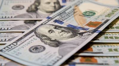Валютный кризис: доллар превысил отметку 77 рублей