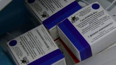 В российские регионы продолжает поступать отечественная вакцина от коронавируса «Спутник V»