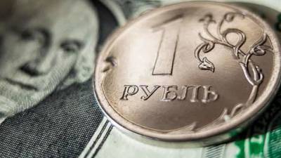 Спекулянты подняли доллар выше 77 рублей впервые с апреля