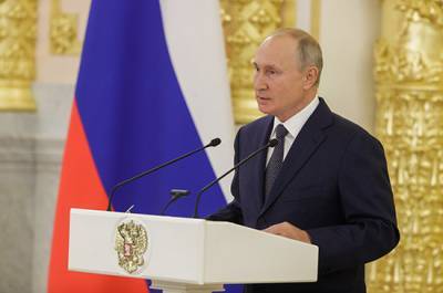 Владимир Путин рассказал сенаторам, какими должны быть зарплаты в России