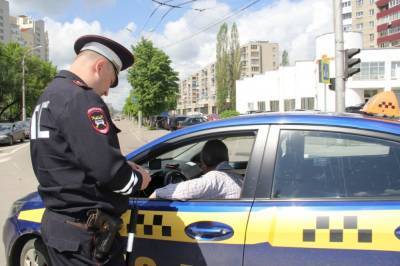 Автоинспекторы будут тормозить такси в Липецкой области