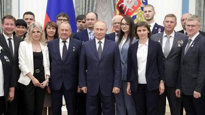 Песков заявил о постепенном увеличении числа очных мероприятий Путина