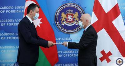 Новый посол Азербайджана вручил главе МИД Грузии копии верительных грамот