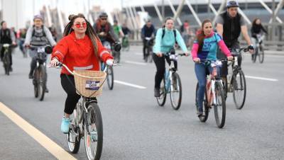 Крутить педали: пандемия утроила спрос на велосипеды в Петербурге