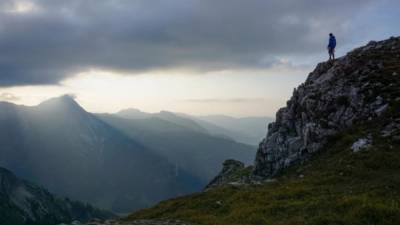 Бавария: туристка упала в горах с 60-метровой высоты и выжила
