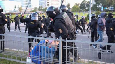 В Минске ОМОН применил дубинки при разгоне протестующих