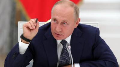 Путин продлил меры из-за COVID-19 для иностранцев на территории РФ