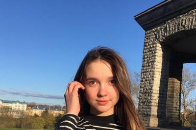 14-летняя девочка не вернулась домой из школы в Великих Луках