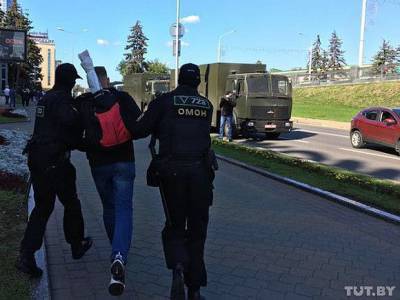 Правозащитники заявили о раненых и сотне задержанных после вечерних протестов в Минске