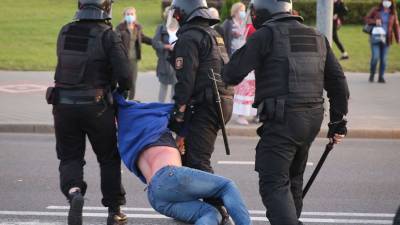 Несколько десятков человек задержаны на протестных акциях в Минске