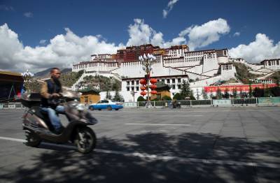 Доклад: Китай «принуждает» тысячи тибетцев посещать трудовые лагеря - rtvi.com - Китай