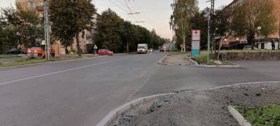 Дорожники ограничили водителям выезд с парковки в центре Петрозаводска (ФОТО)