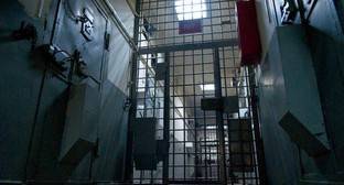Защита сочла психологическое давление причиной протеста заключенных в Тбилиси