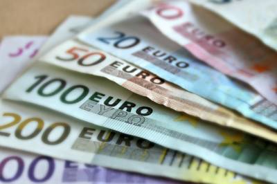 Эксперт по инвестициям Бахтин рассказал, как сэкономить при покупке валюты