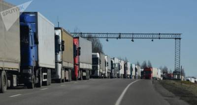 Более трехсот грузовиков стоят на границе Беларуси с Литвой и Латвией