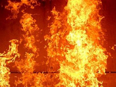 Подозревают поджог: в Киеве на парковке сгорели сразу три автомобиля