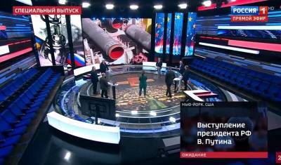 Обойдется и без джинсов: Телевизор не хочет отдавать штаны Навальному