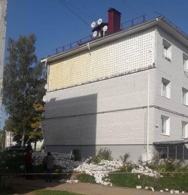 В Тверской области обрушилась часть стены жилого дома