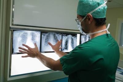 Пульмонолог назвал первые признаки поражения лёгких