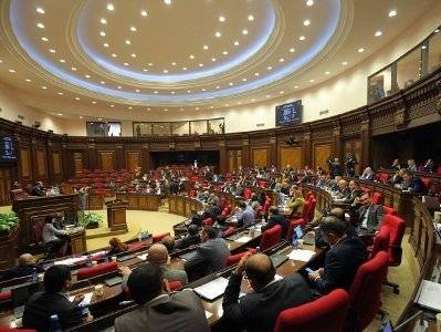 В парламенте Армении проходят слушания по кредитной амнистии
