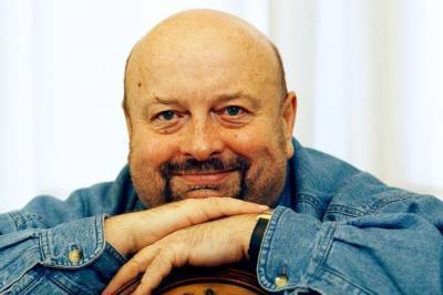В РФ умер оперный певец, который снимался в эпизодах фильмов "12 стульев" и "Гараж"