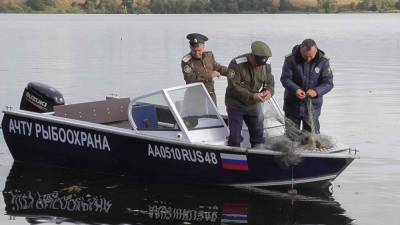 Казаки в Липецкой области ловят браконьеров и спасают рыбу