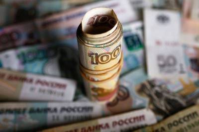 Рубль обновил шестимесячный минимум к доллару из-за бегства от риска