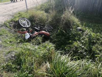 В Тверской области не имеющий «прав» мотоциклист столкнулся грузовиком