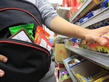 В вологодском супермаркете задержали голодную женщину, пытавшуюся украсть продукты