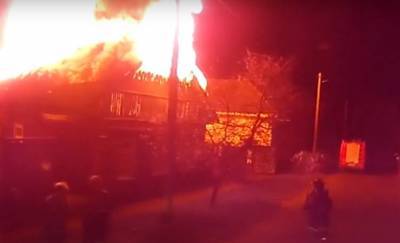 МЧС показало видео страшного пожара в Речице, на котором погиб мужчина