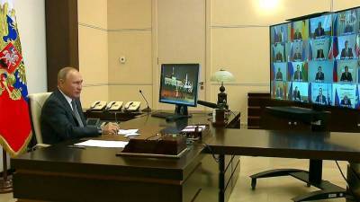 Владимир Путин в режиме видеоконференции провел встречу с избранными губернаторами
