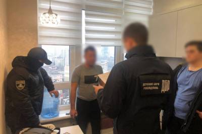 Под Одессой полицейские разыграли задержание "преступника" и обманули бизнесменов на €20 000