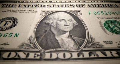 Доллар держится около 2-месячного максимума на фоне экономических опасений