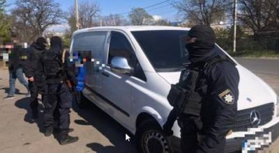 Вооруженная банда из Одессы запугивала людей по всей Украине, спецназ подняли по тревоге: кадры