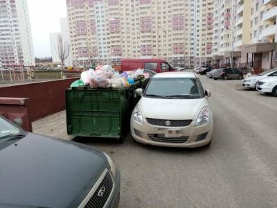 Штрафы за парковку у мусорных контейнеров предложили ввести депутаты