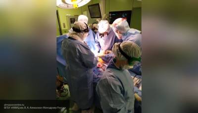 Петербургские врачи научились лечить аневризму двумя проколами в артерии