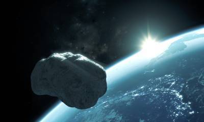 Астероид размером с автобус едва не столкнулся с Землей