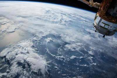 Космонавты доставят на МКС горсть русской земли
