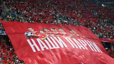 Сборная России по футболу сыграет со шведами и турками при пустых трибунах