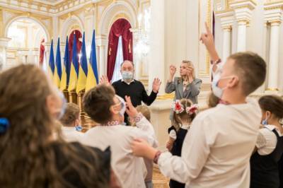 Елена Зеленская организовала экскурсию для детей с проблемами слуха в Мариинском дворце