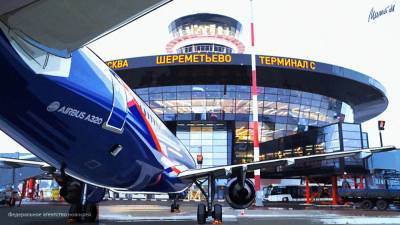 СК на транспорте проверит столкновение трапа с крылом самолета в Москве