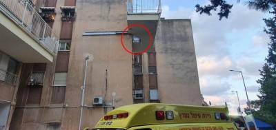 Женщина погибла при обрушении балкона в жилом доме в Хайфе
