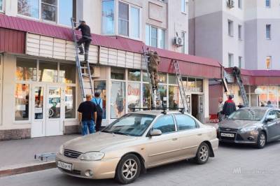 В Липецке начался демонтаж незаконных вывесок магазинов