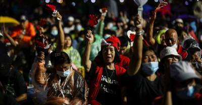 В Таиланде прошли многотысячные акции против власти военных. Фото и видео | Мир | OBOZREVATEL