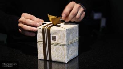Сексолог раскрыла способ получать подарки от мужчины чаще