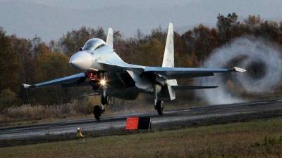 Видео: Обломки случайно сбитого под Тверью истребителя Су-30 увезли с места ЧП