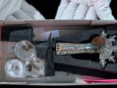 Ученые нашли древнюю гробницу с драгоценностями и гаремом, которым около 1500 лет