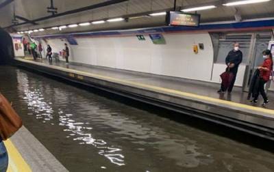 Ливень обрушился на Мадрид. Движение в метро парализовано