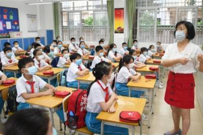 Число детей, бросивших школу до 9 класса, сократилось в Китае до 2419 человек